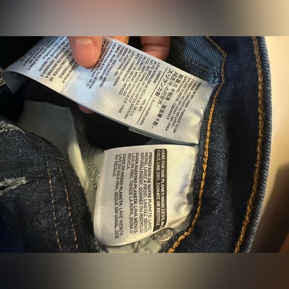 NWOT Levi Wedgie Straight sz 26 cropped - Picture 3 of 7